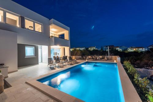 Novalja Apartment | Villa Adria 2 luxury apartment with a pool