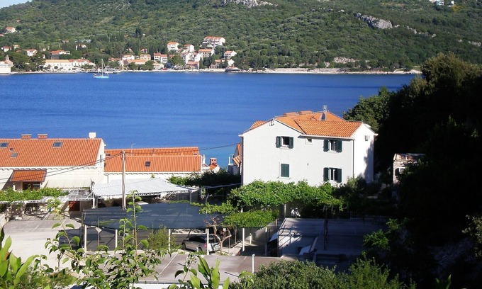 Stikovica Apartment | Villa Doris - 1 bedroom APARTMENT for 4 adults with shared sea view terrace