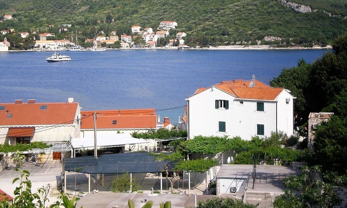 Stikovica Apartment | Villa Doris - 1 bedroom APARTMENT for 4 adults, shared sea view terrace