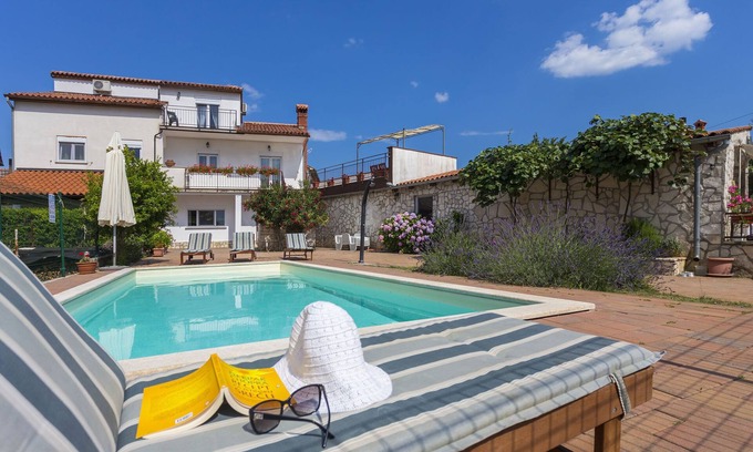 Kujici House | Villa in Kujici near Beach with Pool
