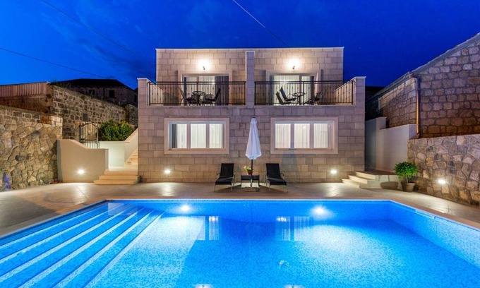 Popovici Villa | Villa Kabalero - Four-Bedroom Villa with Private Pool