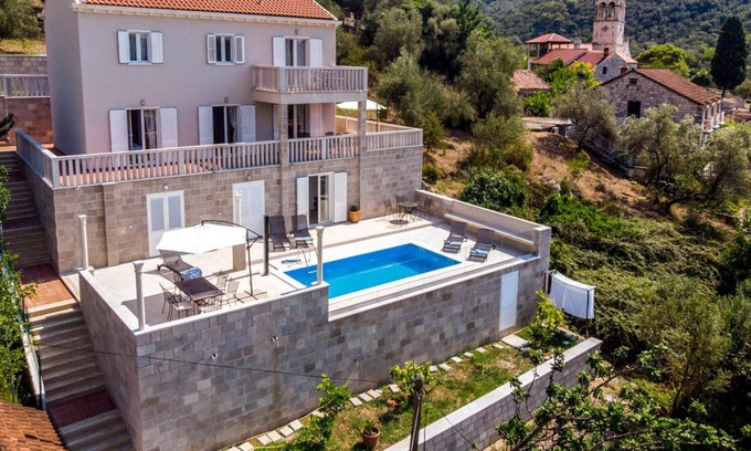 Sipan Island Villa | Villa Kelly - Seven Bedroom Villa, Sleeps 14