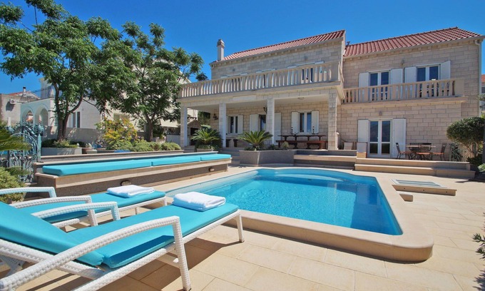 Cove Tri Zala (Zrnovo) Villa | Villa Korkyra with Pool