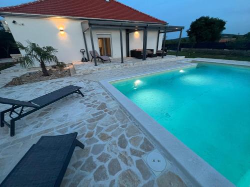 Ervenik Villa | Villa Luna