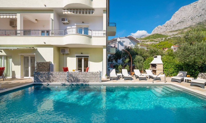 Krvavica Apartment | Villa Matija **** SWIMMING POOL HEATED, NEAR THE BEACH, WiFi, PARKING