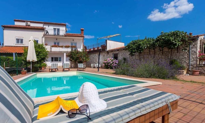 Kujici Villa | Villa mit Pool und Klimaanlage