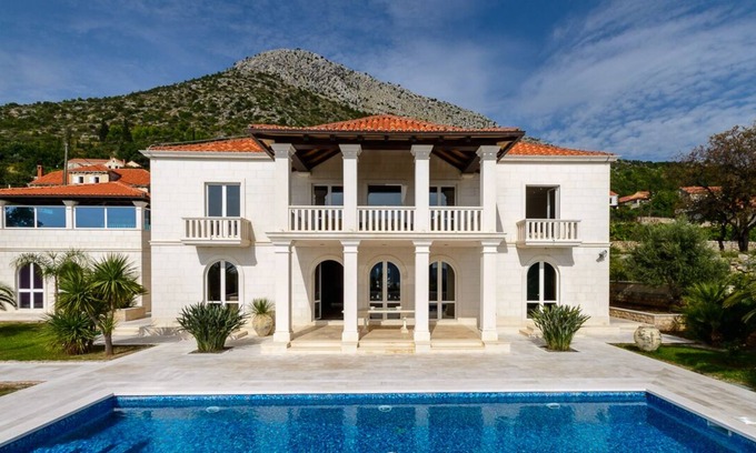 Trsteno Villa | Villa Palaca - Six Bedroom Villa, Sleeps 12