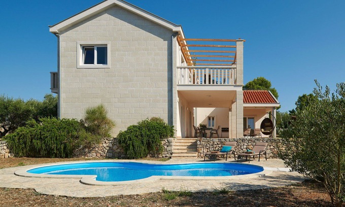 Stari Grad Villa | Villa Pharia with Pool II