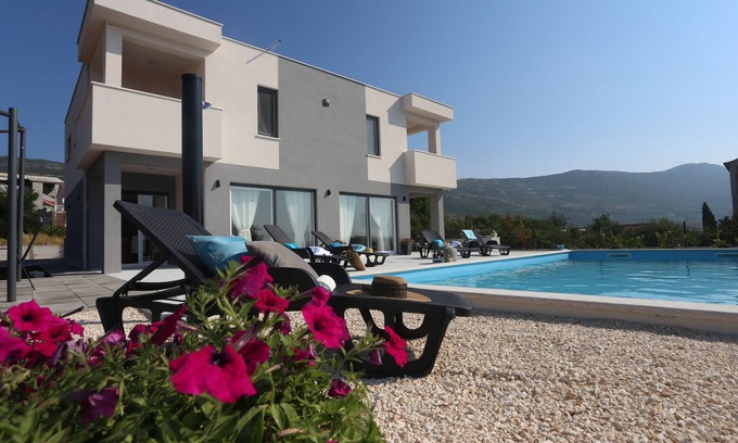 Rudine Villa | Villa Sky Heated Pool
