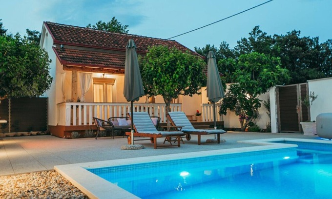 Zmijavci Villa | Villa Stella with pool & jacuzzi