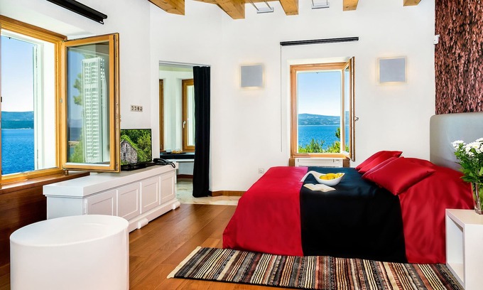 Lokva Rogoznica Villa | Villa Zetna - Reborn historical beauty on the seashore