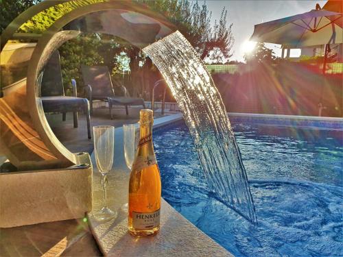Kastel Stari Villa | Wawe Lux Holiday Home with pool