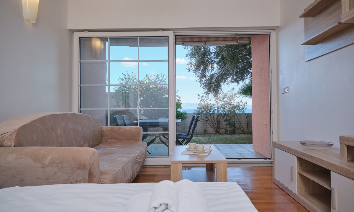Znjan Apartment | Holiday Seaview Apartment by Litto