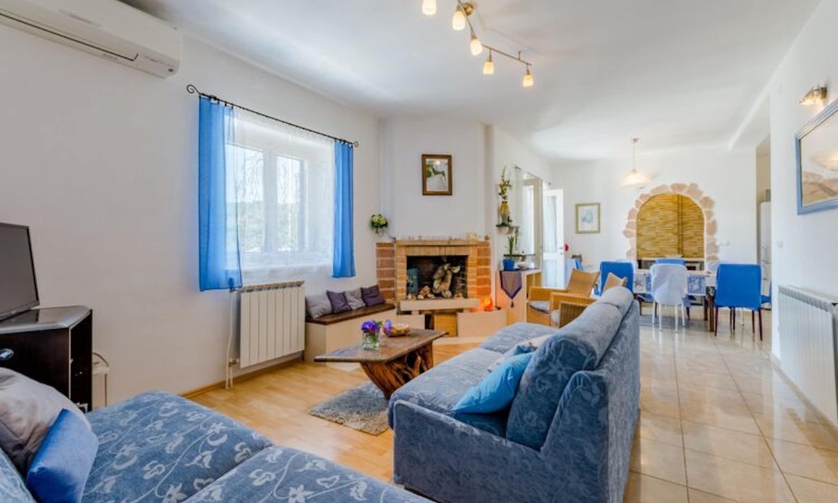 Postira Villa | Apartment Blue Oasis - Three Bedroom Apartment