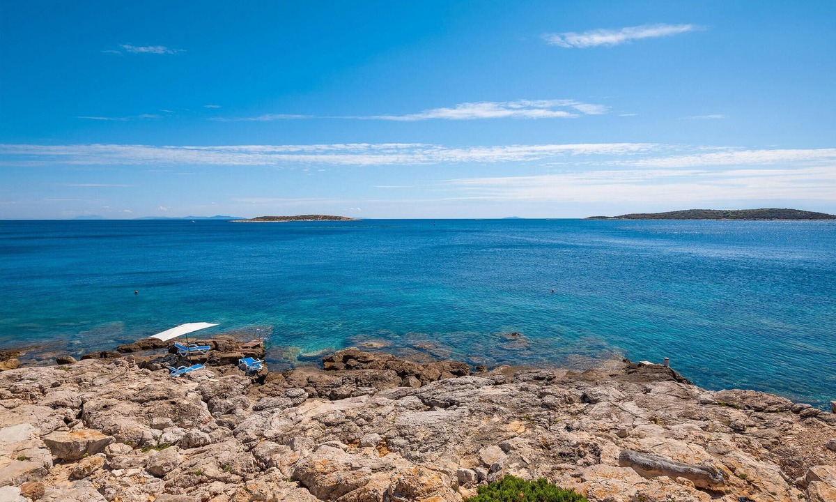 Milna House | On the beautiful island of Vis, one of the many gems of the Dalmatian coast, lies Villa Visola.