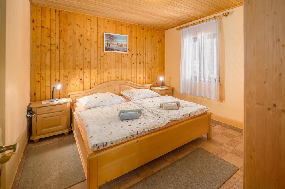Brulo Apartment | Amazing Apartment in Porec With Wifi and 2 Bedrooms
