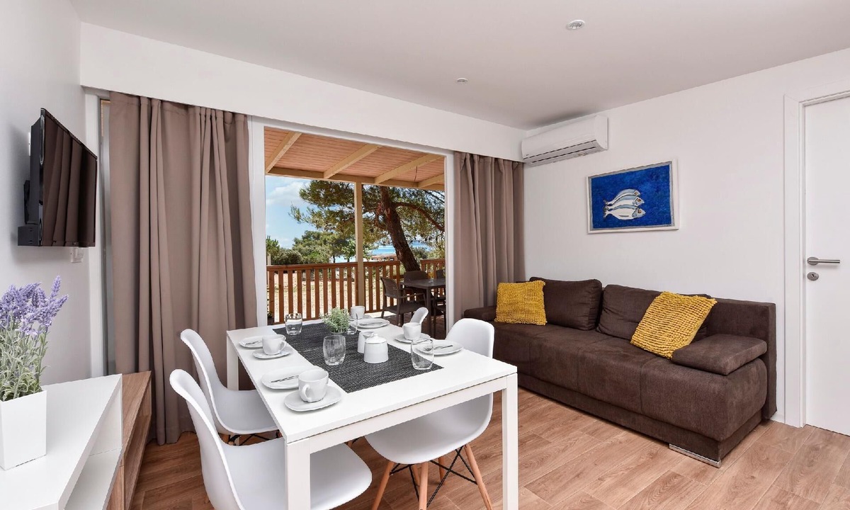 Ugljan Apartment | Mobile home beachfront