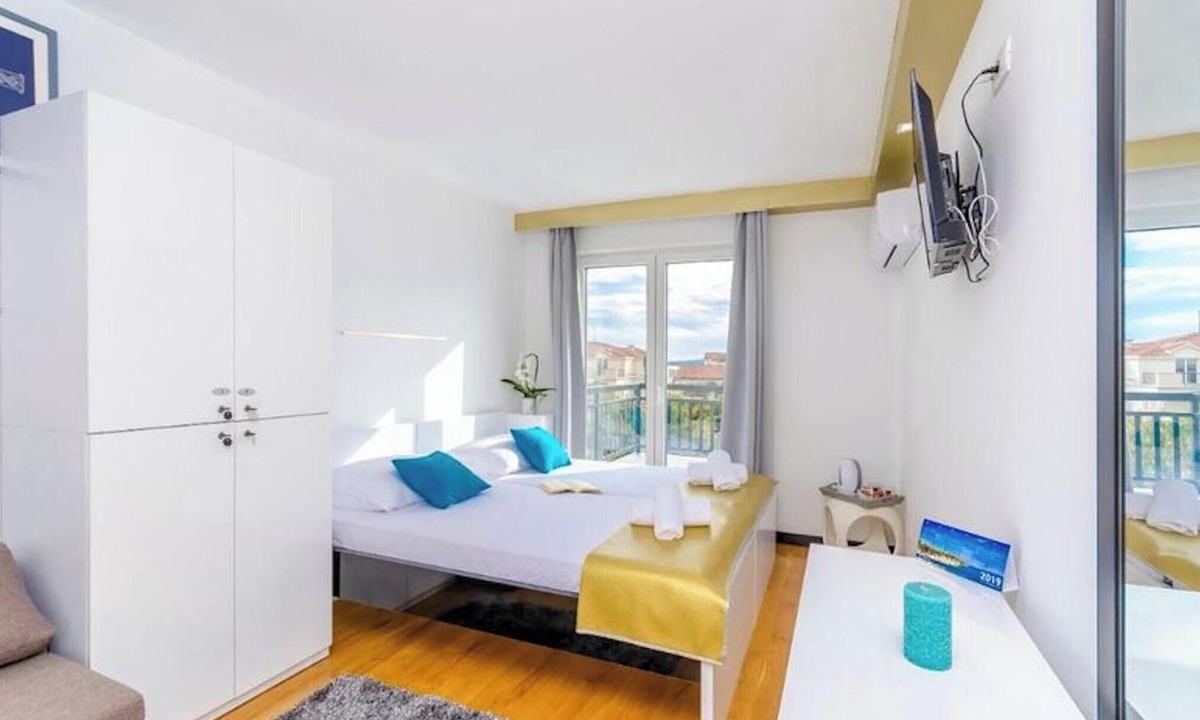 Kastel Stafilic House | Room-all Saints Suites B&b Kastela - Dou