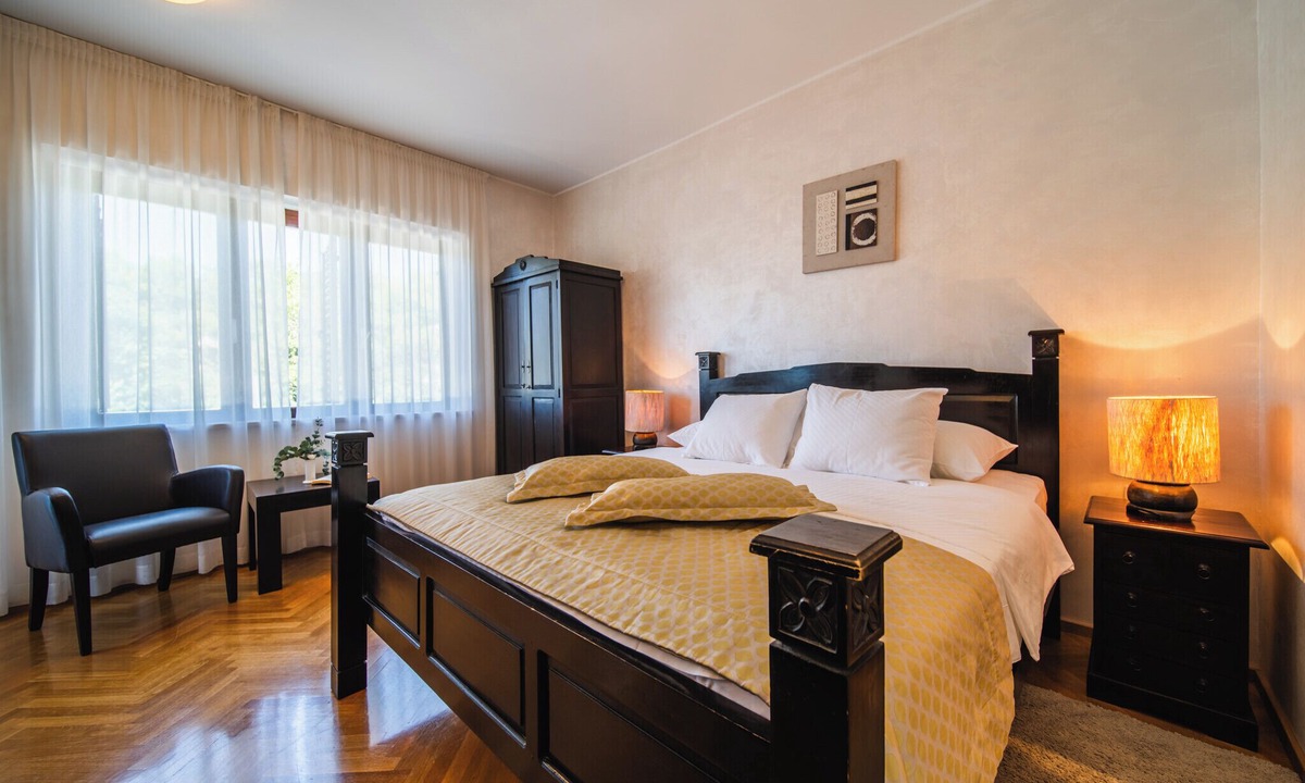 Babin Kuk Villa | City Beach Villa with Pool and Sea View