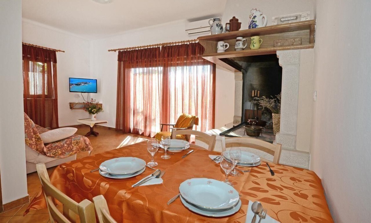 Valica Apartment | Comfortable flat in Valica with large garden