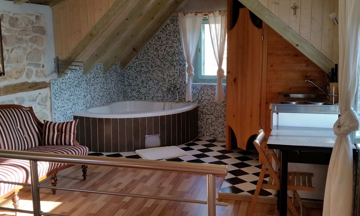 Vis Cottage | Traditional House With two Apartments