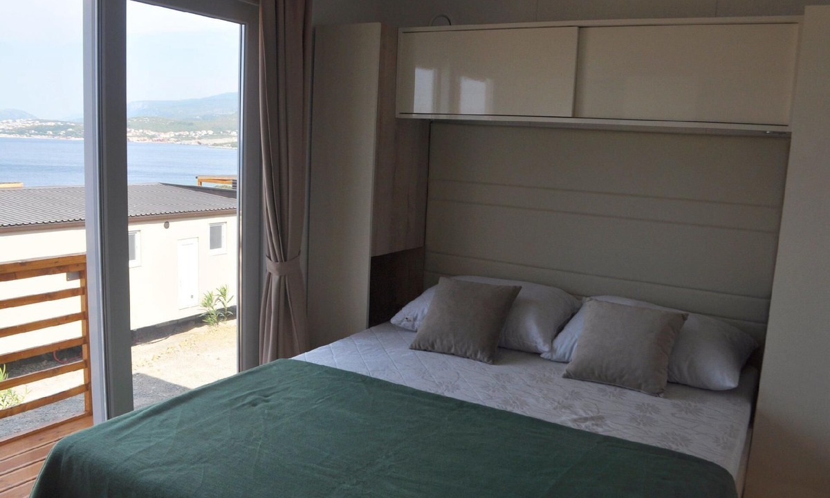 Klenovica Apartment | mobile home "Queen Campagna" with communal pool