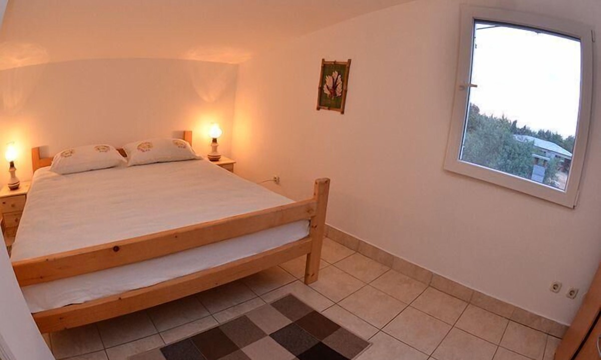 Sisan House | Holiday house with private garden and parking