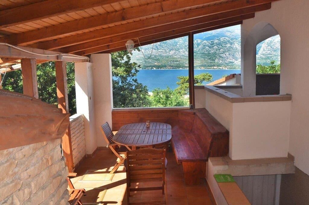 Vinjerac House | Holiday apartment for four people with a terrace