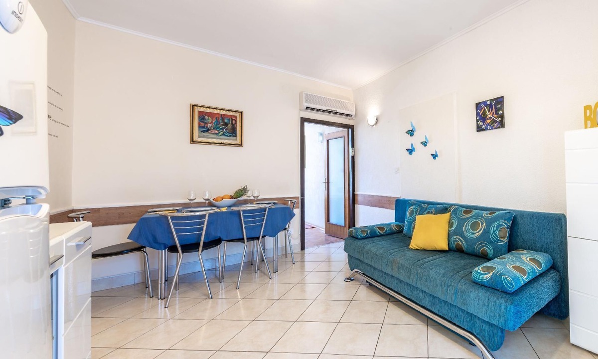 Gornji Kono Apartment | Spacious holiday apartment with a private terrace
