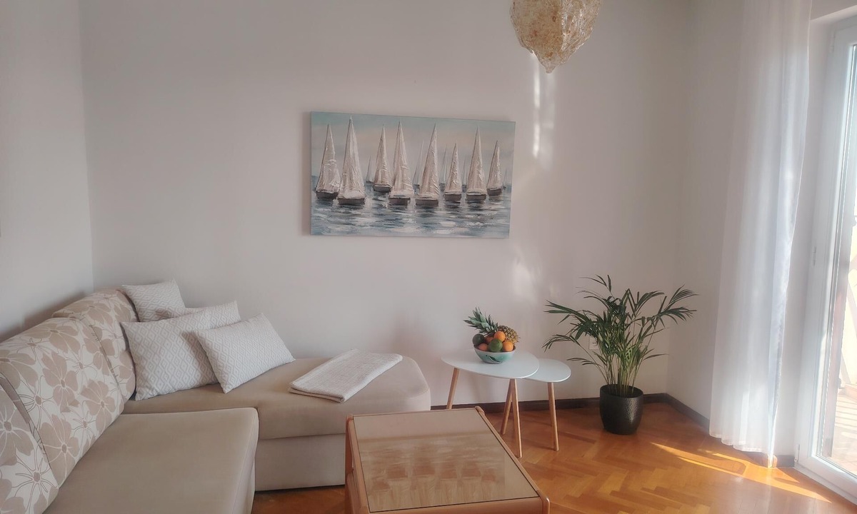 Bol Apartment | Holiday apartment with balcony and sea view