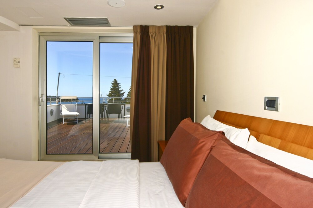 Pjescana Uvala Apartment | DREAM APARTMENT WITH A FANTASTIC VIEW ON THE SEA, PERFECT HOLIDAYS