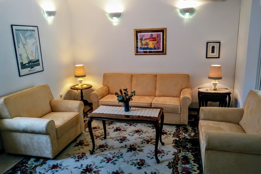 Okrug Gornji Hotel | Villa Donadini