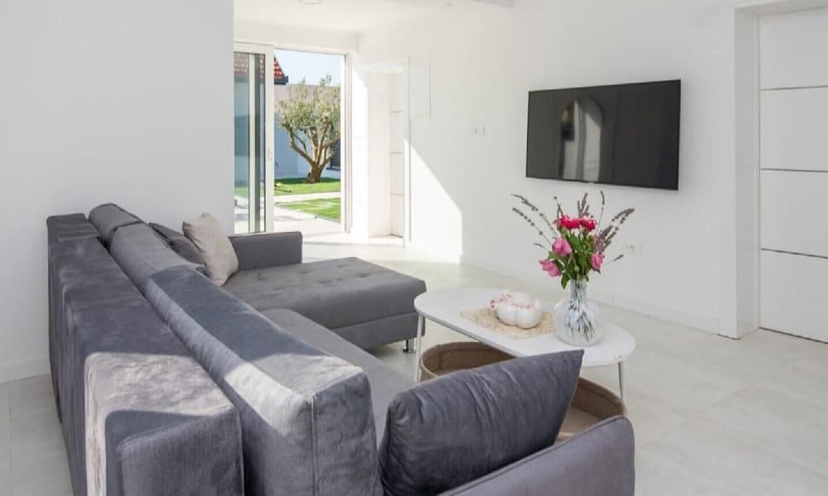 Zavala House | Holiday home "Luxury Grey house"