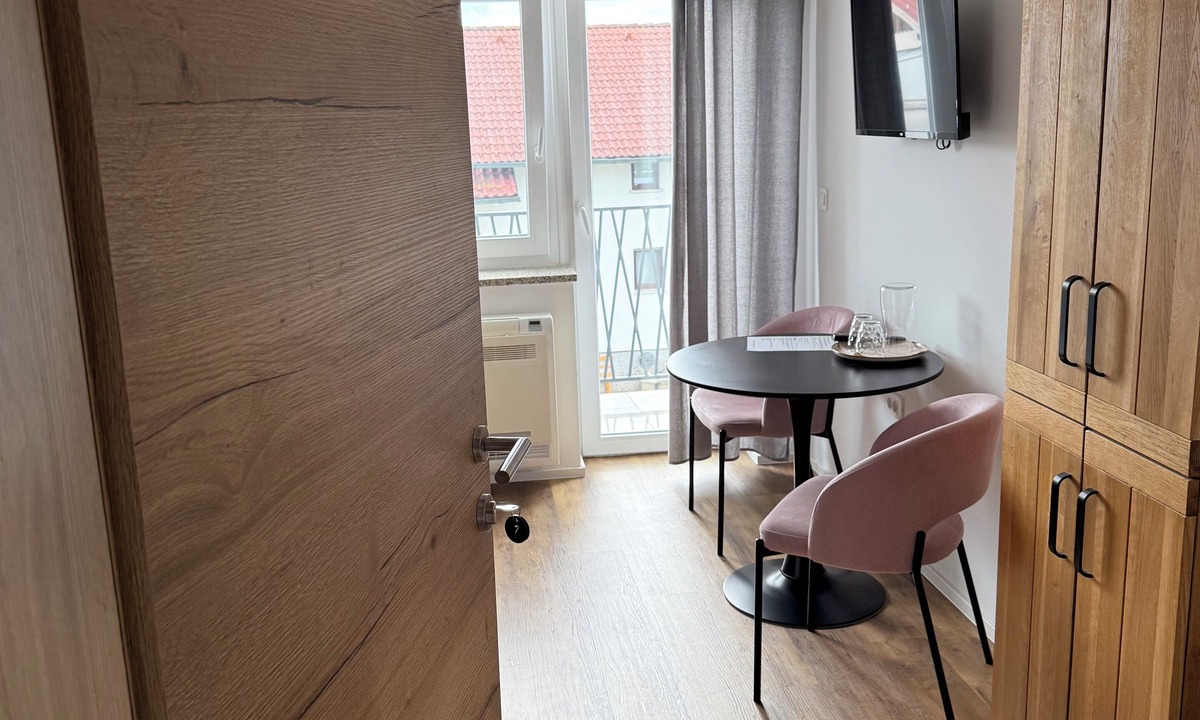 Cerklje na Gorenjskem Hotel | PJ Hotel Cerklje - 5min to Airport - Free Parking