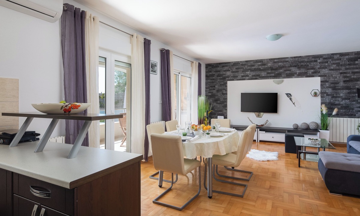 Kastel Novi House | Sunshine Holiday Home