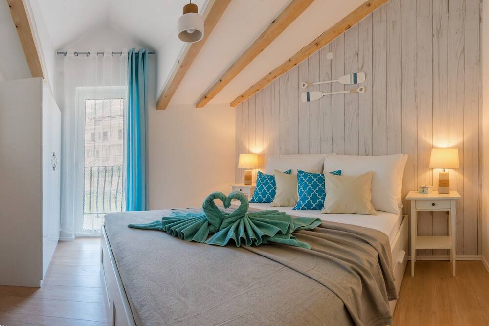 Komiza Apartment | Cozy 1-bedroom apartment with AC, WiFi, parking, terrace view, laundry