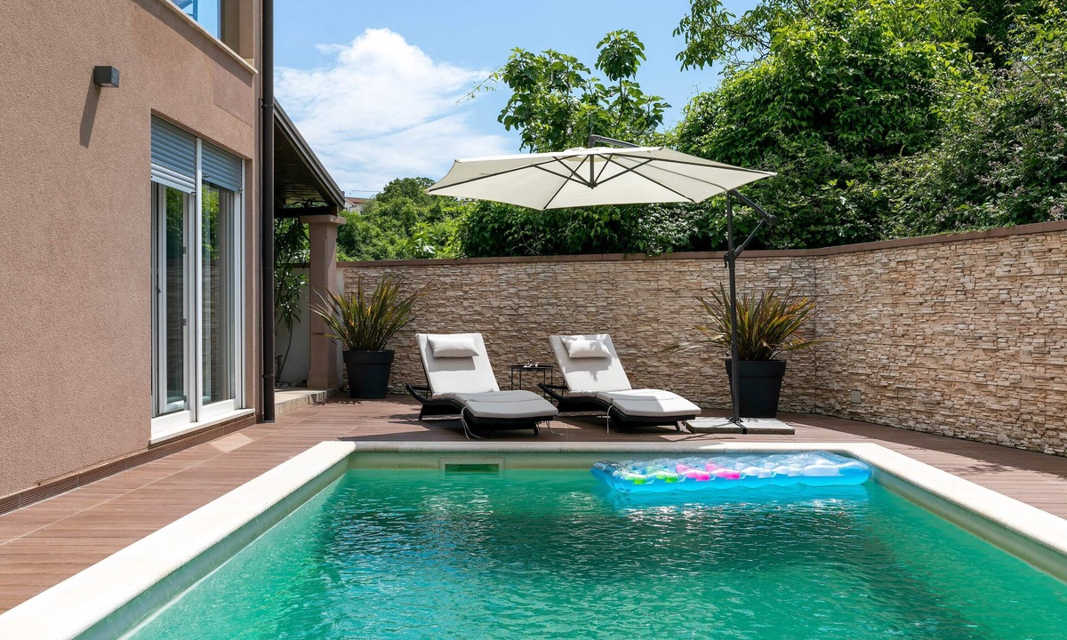 Rovinjsko Selo Villa | Villa Luna with heated pool and BBQ near Rovinj