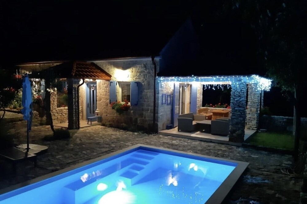 Puljane House | Peaceful Holiday Home Toma with pool in the National park Krka