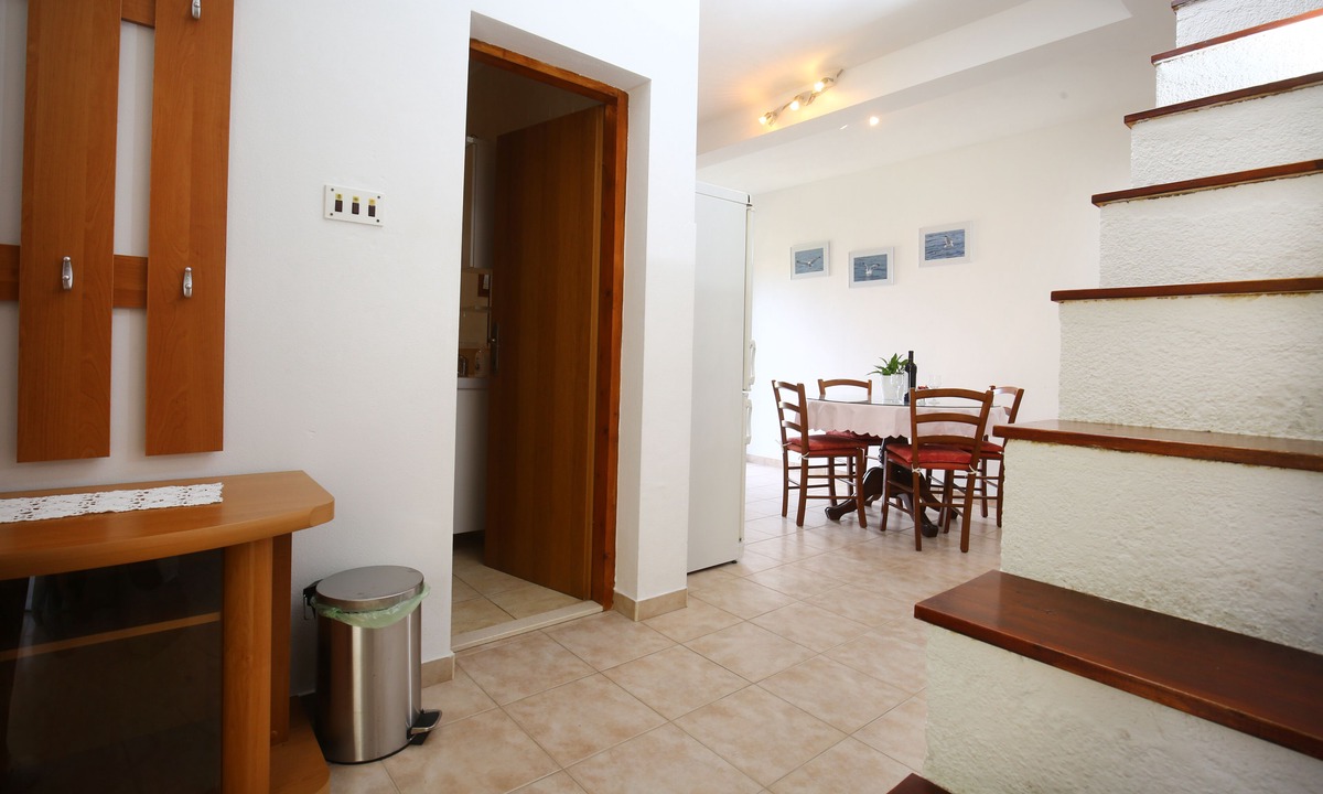 Splitska Apartment | Apartments Boro