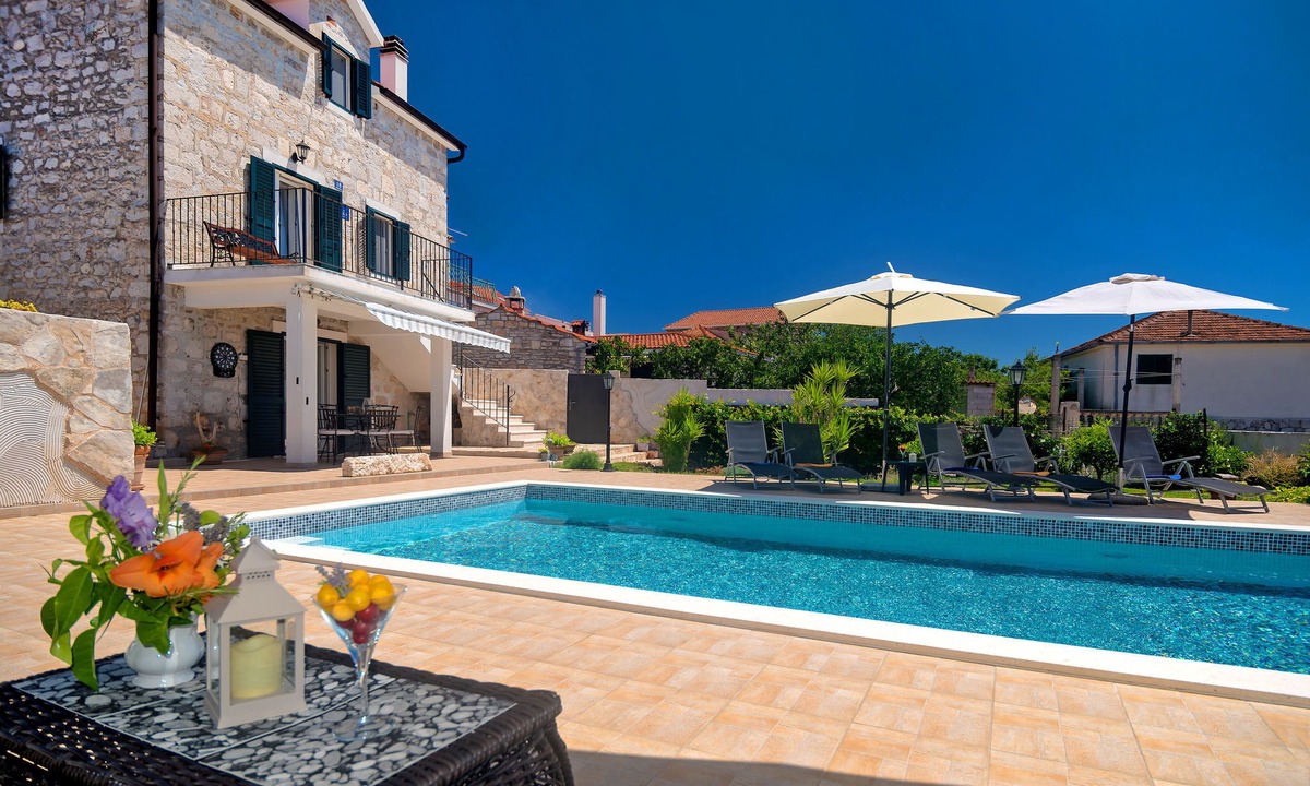 Donje Selo Villa | Modern Villa in Grohote with Pool