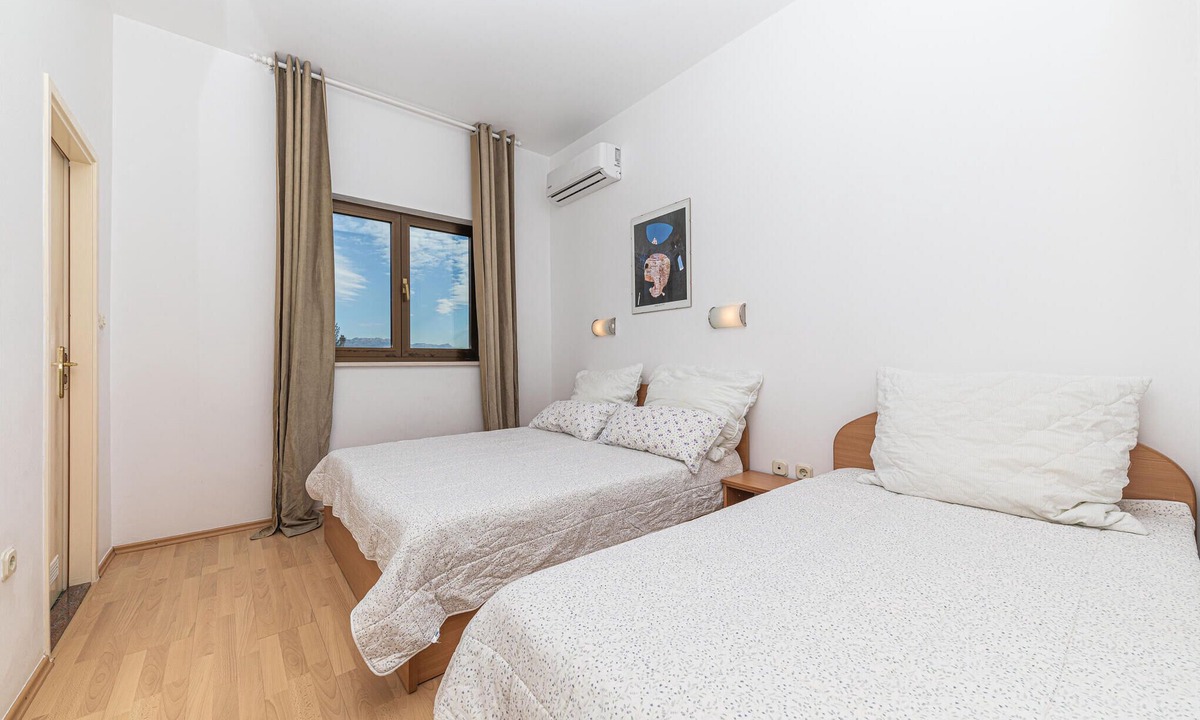 Kastel Stafilic Apartment | Beautiful apartment in Kastel Stafilic with WiFi