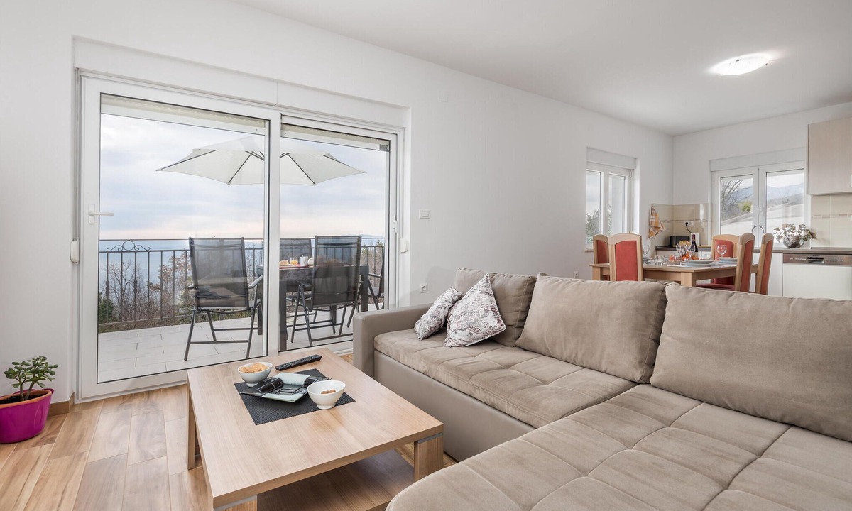Pobri Apartment | Awesome apartment in Bregi with house sea view