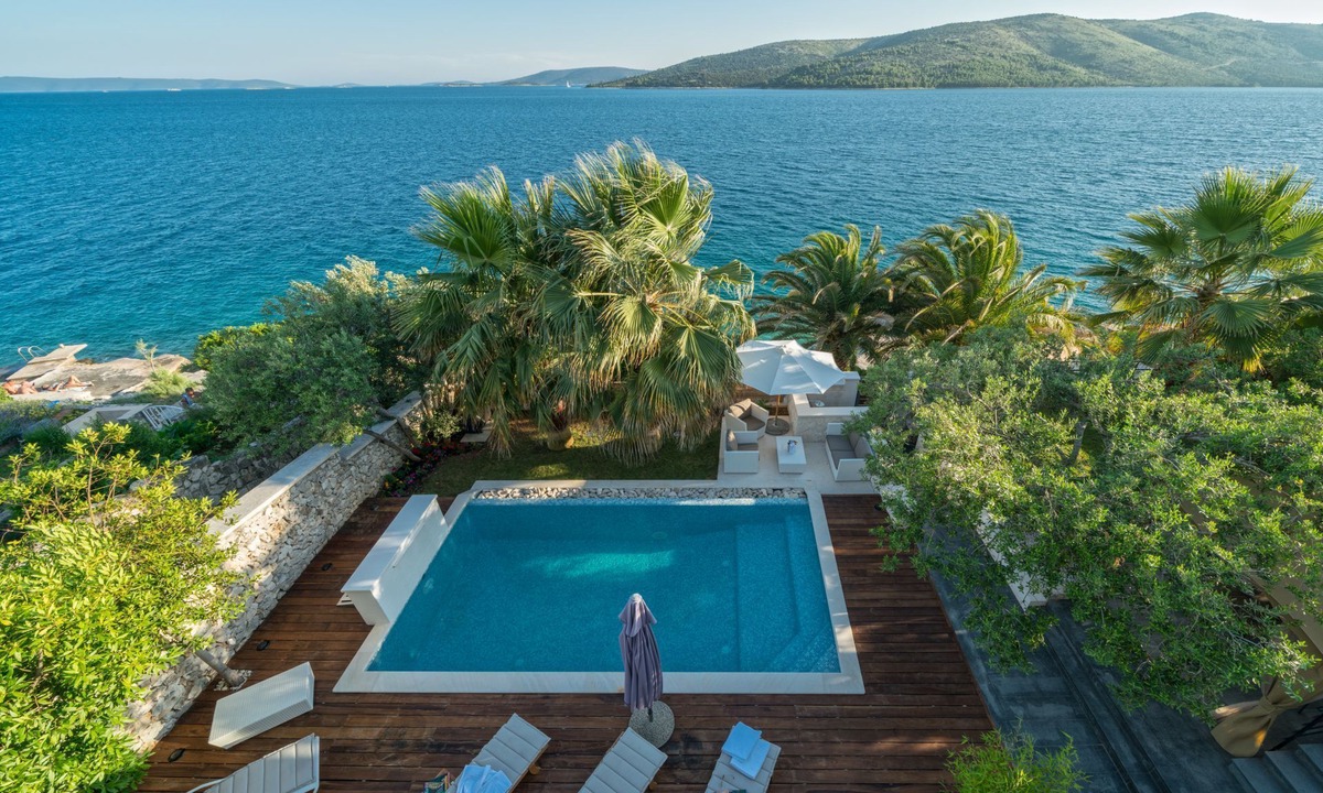 Seget Vranjica Villa | Luxury Beachfront Villa Sunshine Trogir with private heated pool and sauna at the beach in Trogir - Seget Vranjica