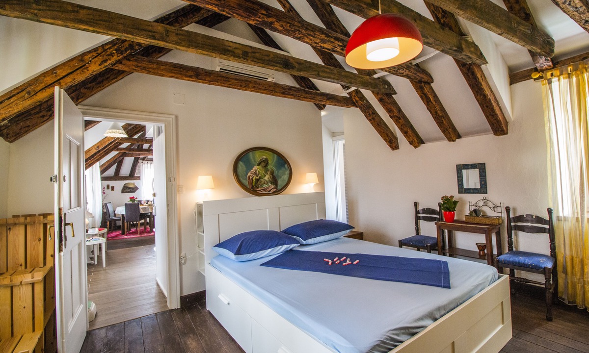 Split Apartment | *Modern meets traditional* APT Tiramola -