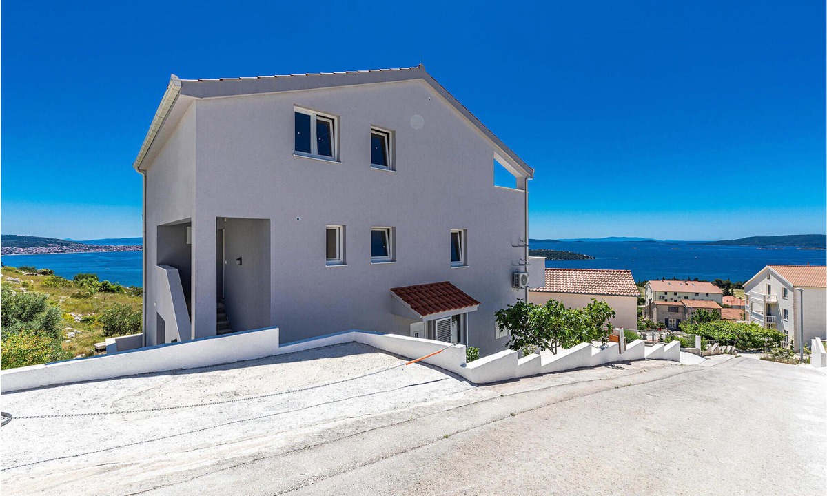 Seget Donji Apartment | Awesome apartment in Seget Donji