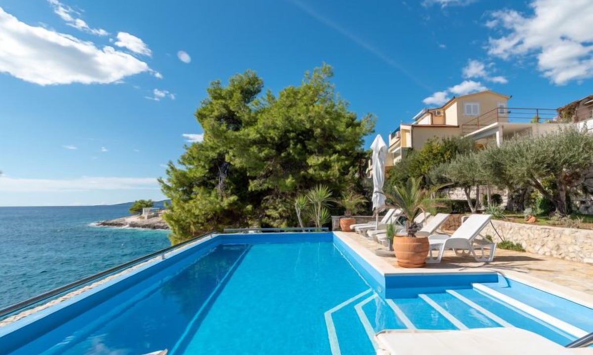 Okrug Gornji Apartment | Villa Pinia by Interhome