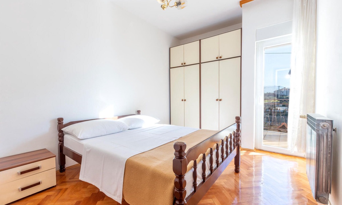 Kastel Luksic Apartment | 3 bedroom awesome apartment in Kastel Luksic