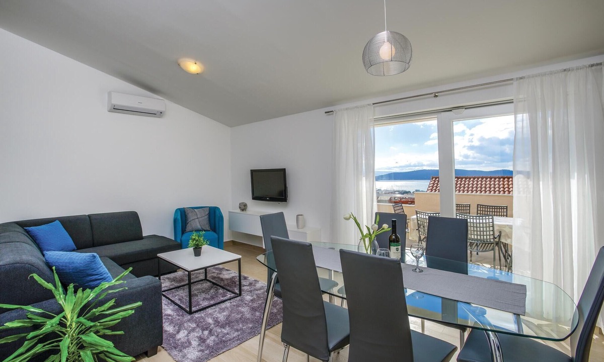 Kastel Gomilica Apartment | Beautiful apartment in Kastel Gomilica with WiFi