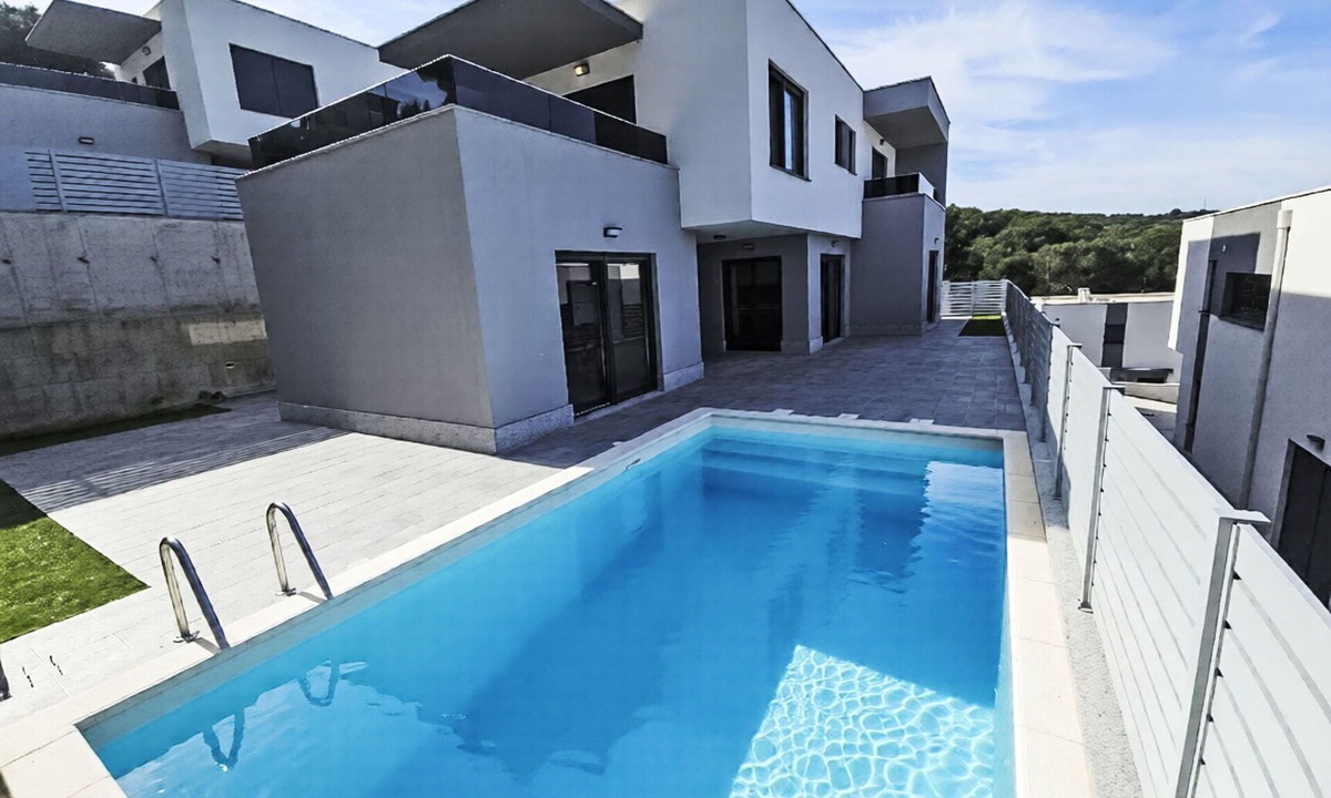 Splitska Villa | Beautiful private villa for 6 guests with private pool, A/C, WIFI, TV and terrace