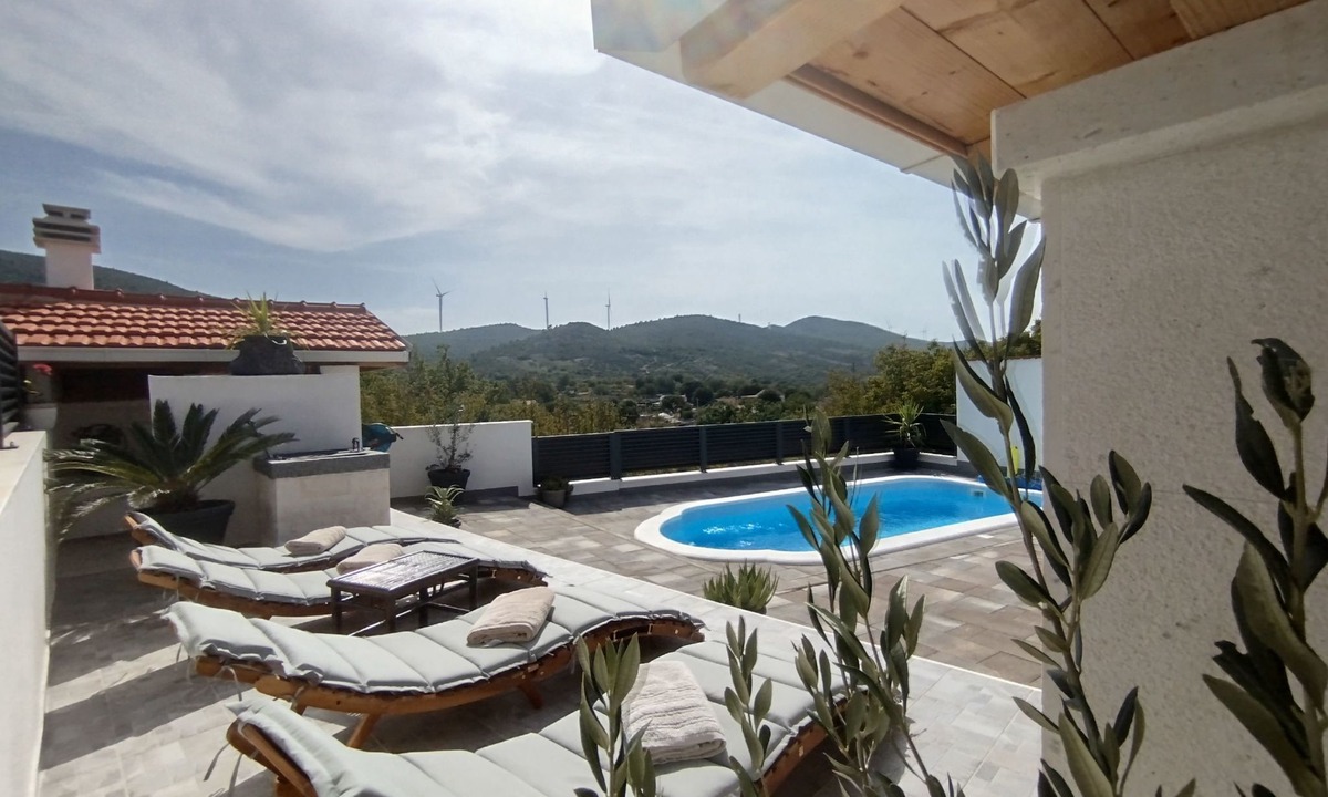 Ljubitovica House | "Ferienhaus Luce" - privater Pool by Interhome
